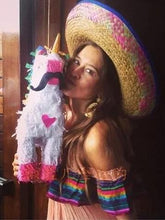 Minivestido de rayas con hombros descubiertos